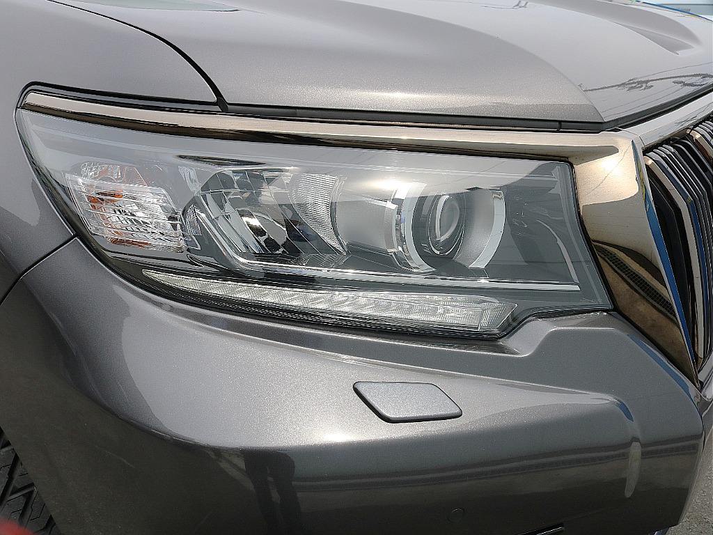 LEDヘッドライト。