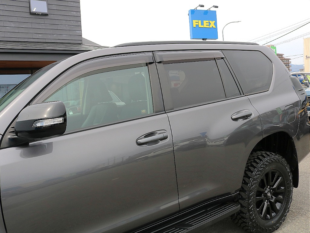 専用ルーフレール付き。