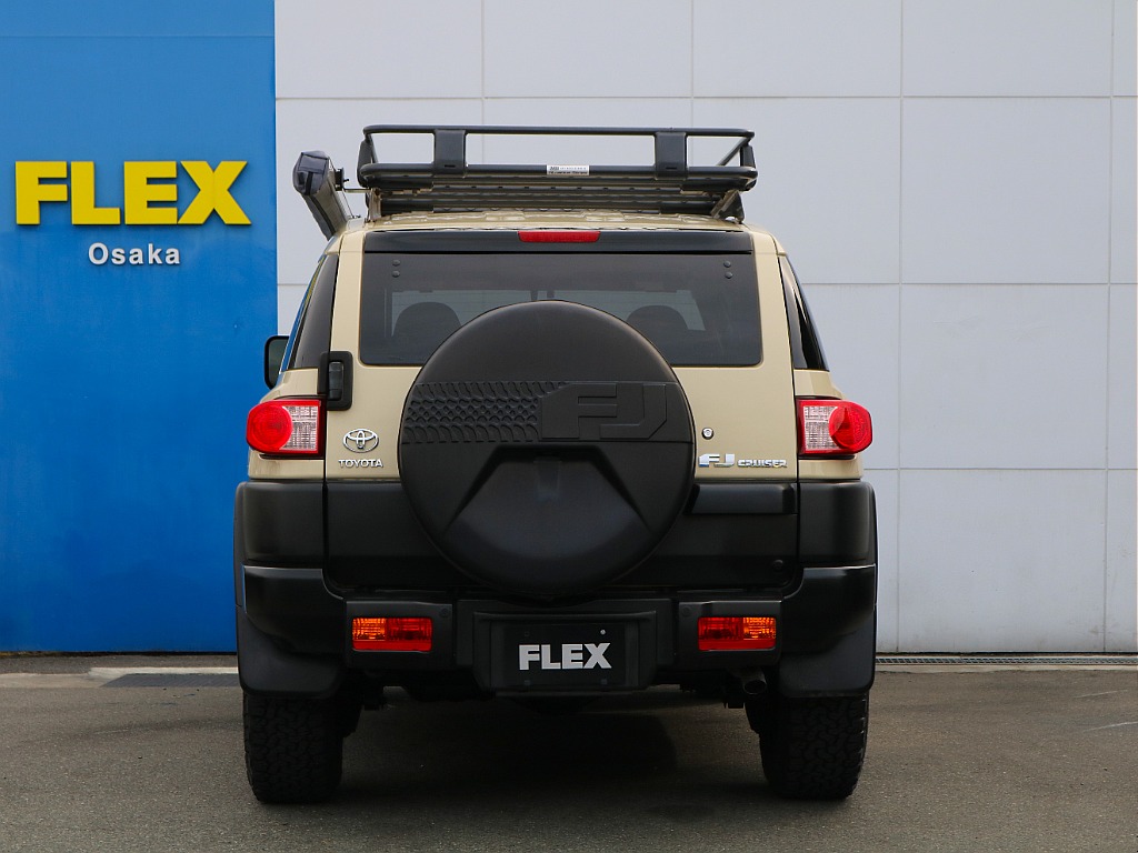 背面タイヤ付きでより四駆らしさがあります。