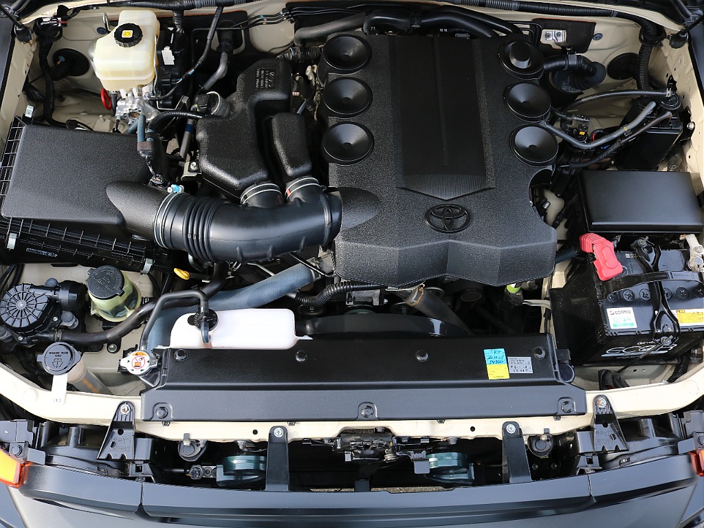 エンジンルームもご覧のように綺麗です。