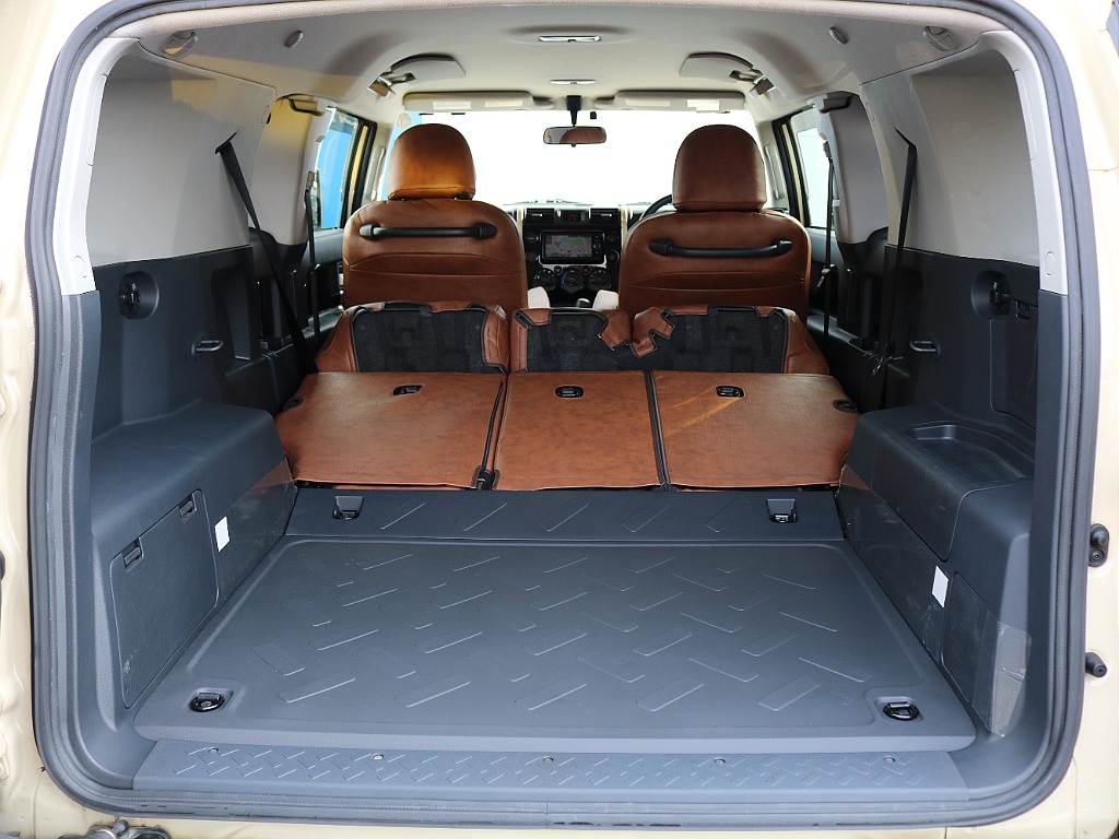 荷室を倒すと荷室が広がります。