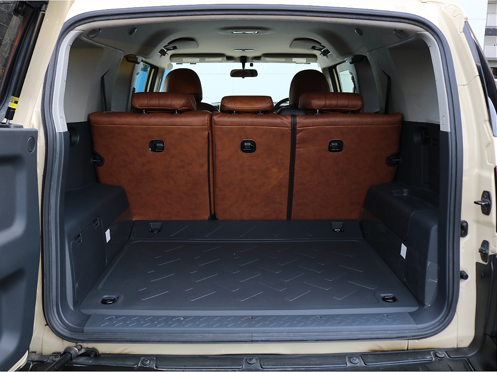 荷室は広く、ガシガシ使用可能です。