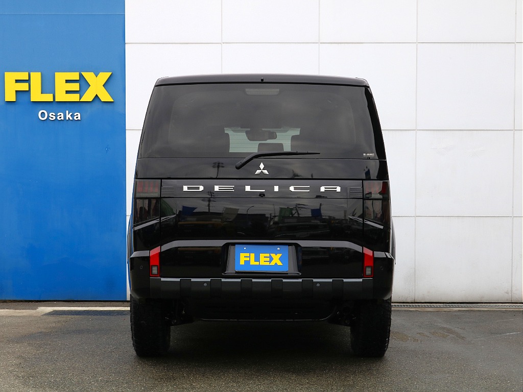 リアのDELICAが新しさを実感させます。