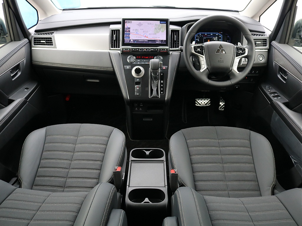 落ち着いた雰囲気の内装です。