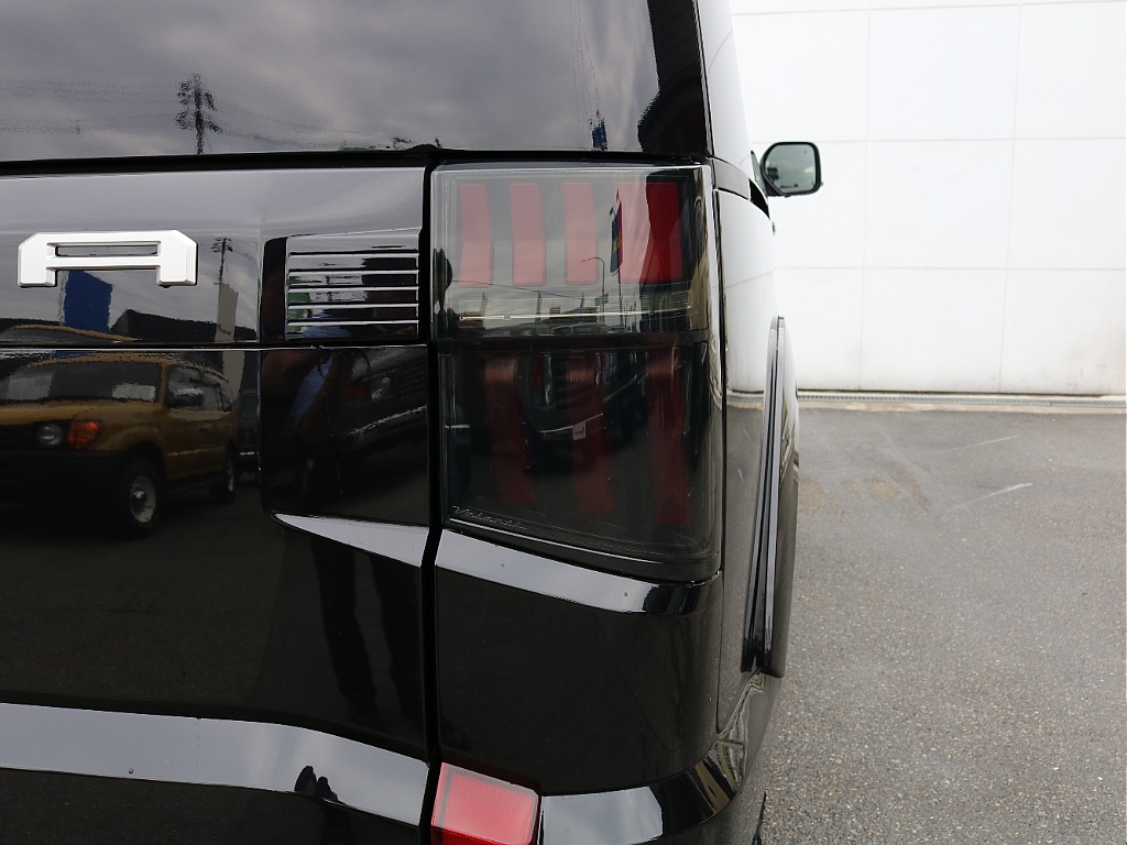 オリジナルテールを装着。