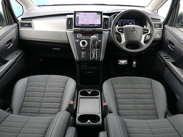 落ち着いた雰囲気の内装です。