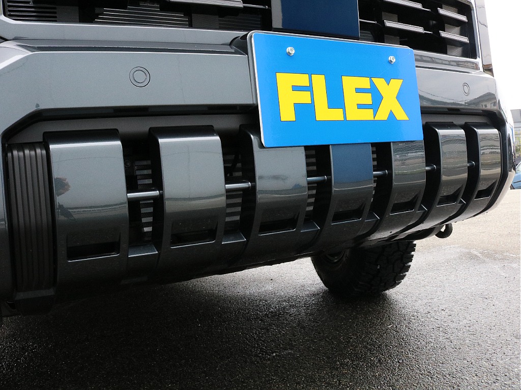 フロントバンパー。