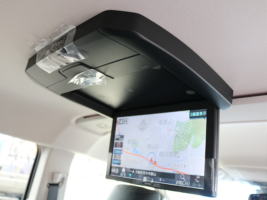 フリップダウンモニター付き。