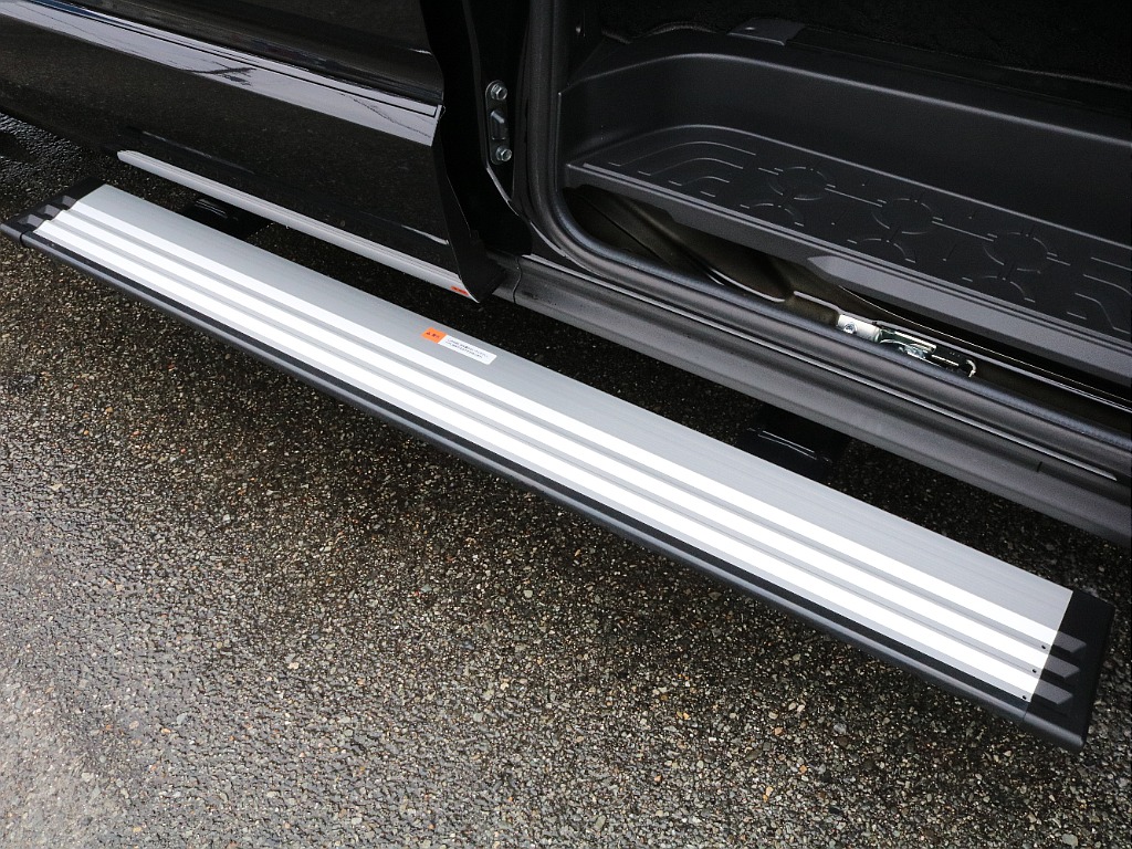 電動サイドステップ。