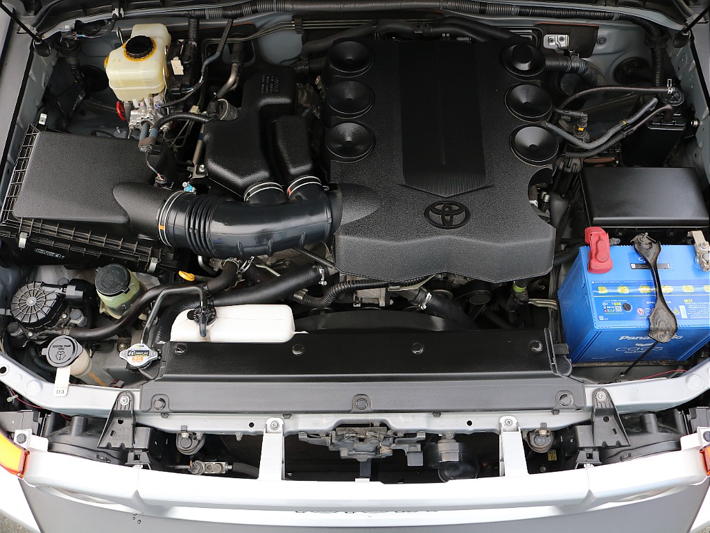 エンジンルームも綺麗ですね。