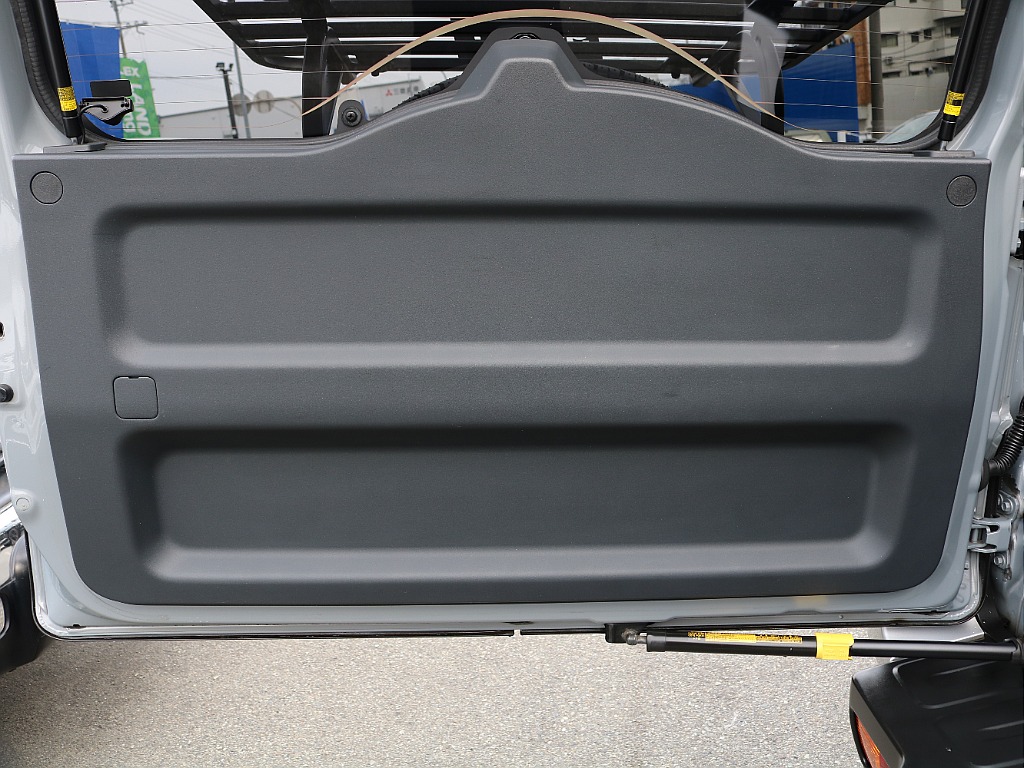 ラゲッジドア内張