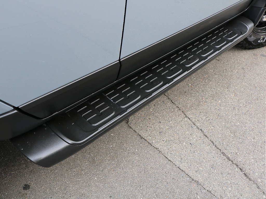 純正サイドステップ付き。