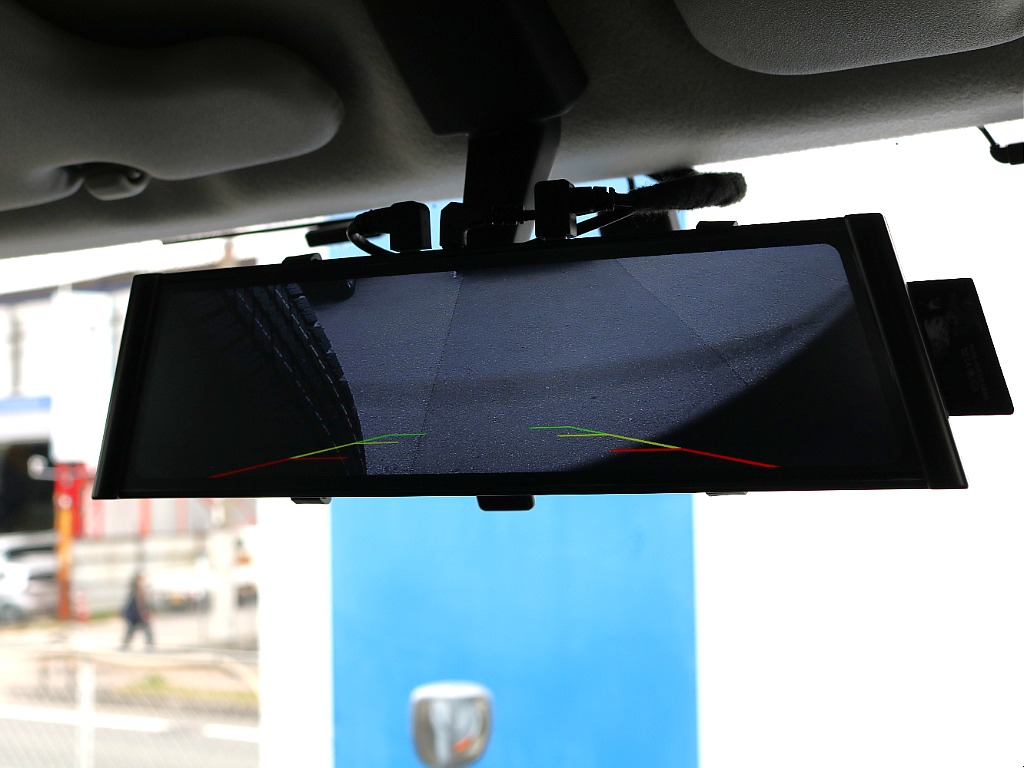 バックカメラも見れます。