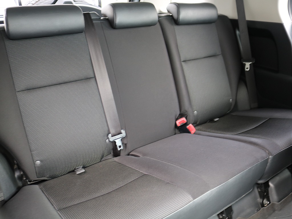 セカンドシートもきれいです！