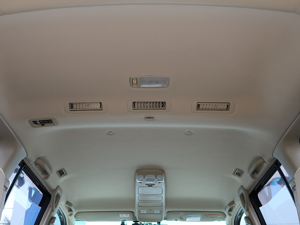 ランクル100特有の天井の剥がれが少ないです！