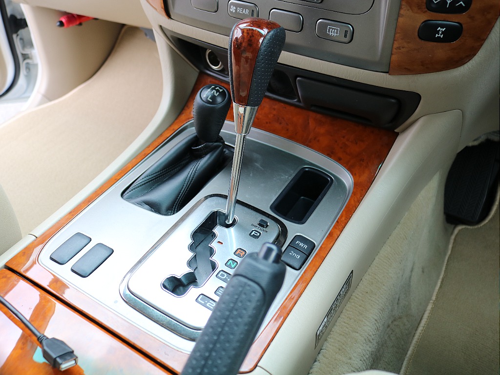 ウッドシフトノブになってます！