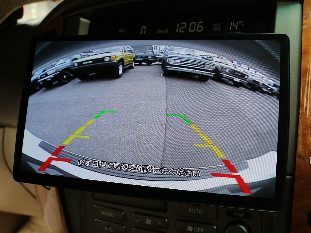 バックカメラ付き！ 大きな車体には必須です！