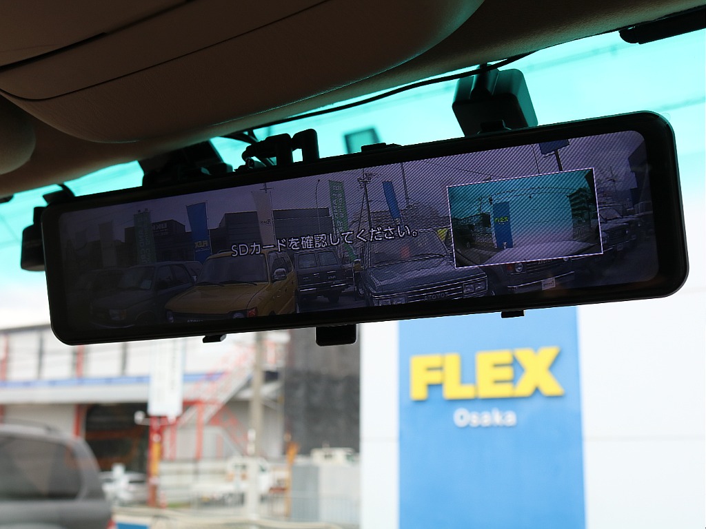 デジタルインナーミラー付きで、荷物でリアガラスが隠れても安心♪