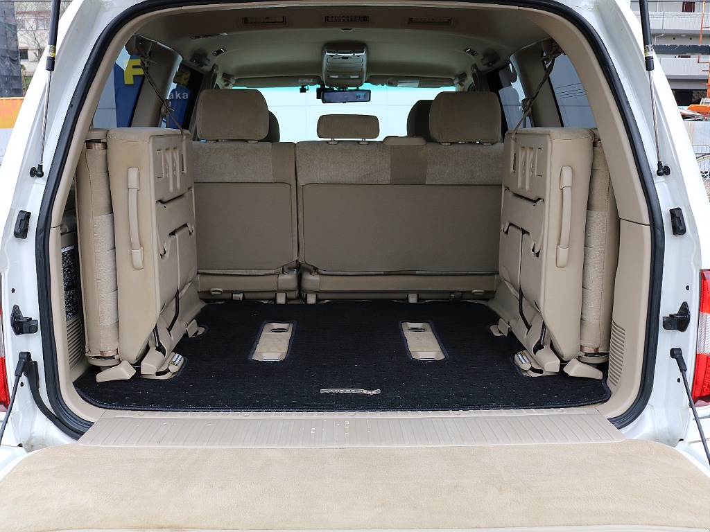 三列目付きなので8人乗車可能！