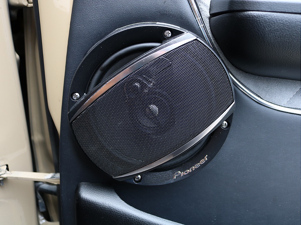pioneer製のスピーカーに変更されております！