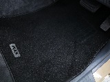 ブラックのフロアマット新品装着。