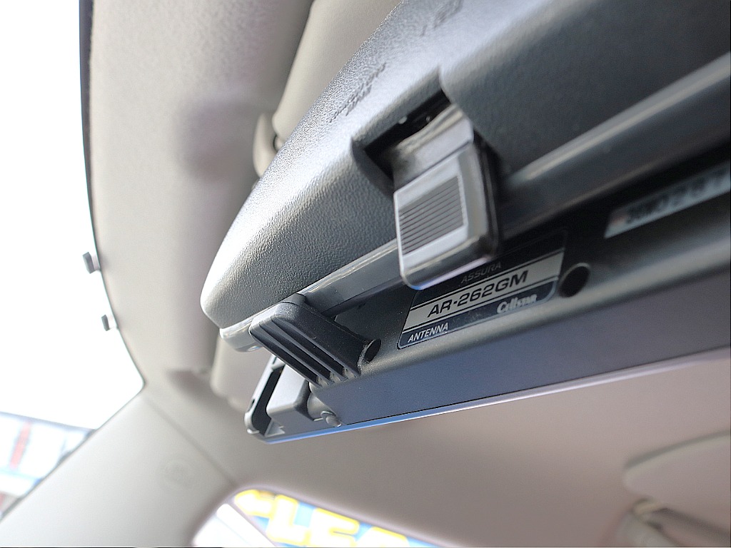 ミラー型レーダー探知機。