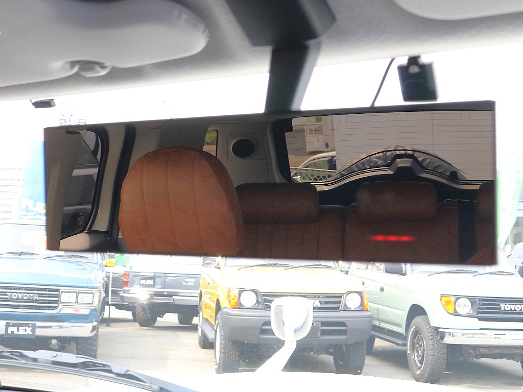 もちろんルームミラーとして使用可能です。