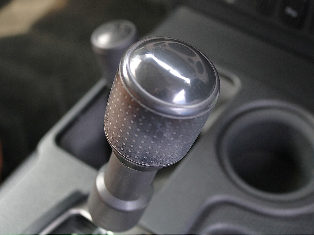 FJらしいシフトノブ。