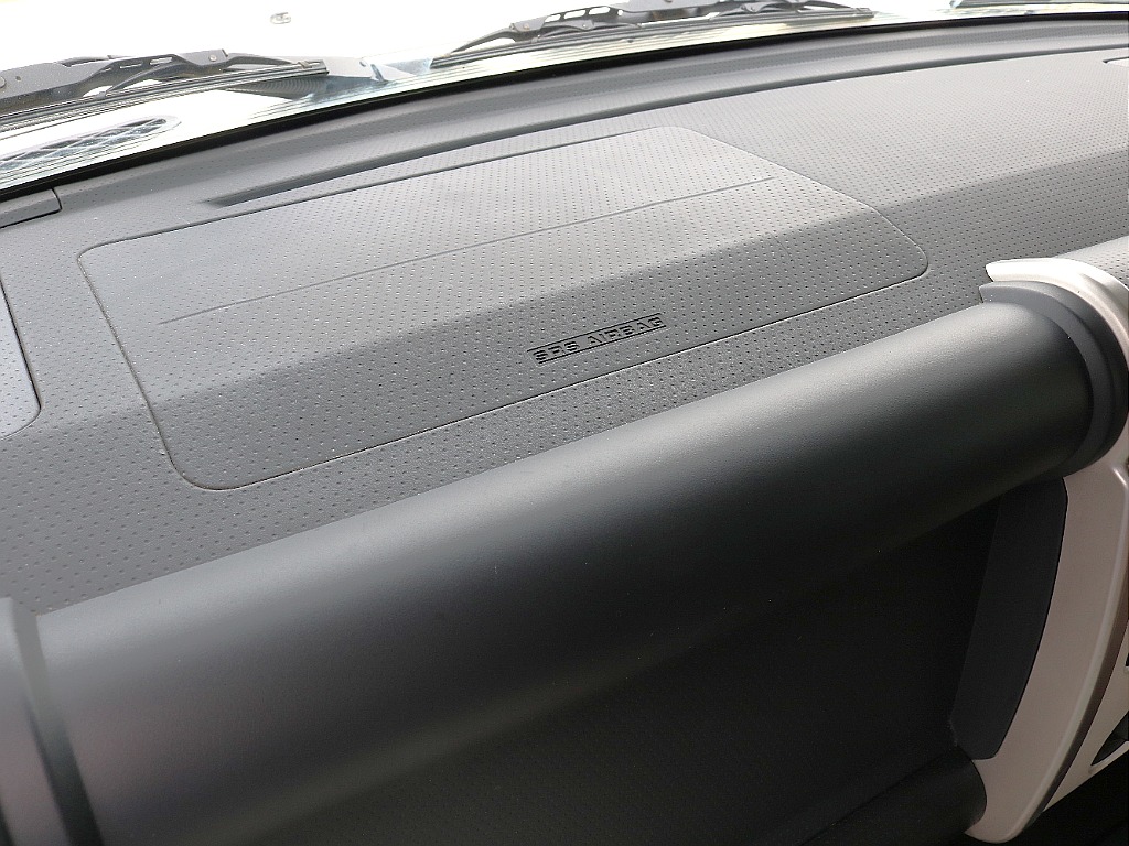 助手席エアバック付き。