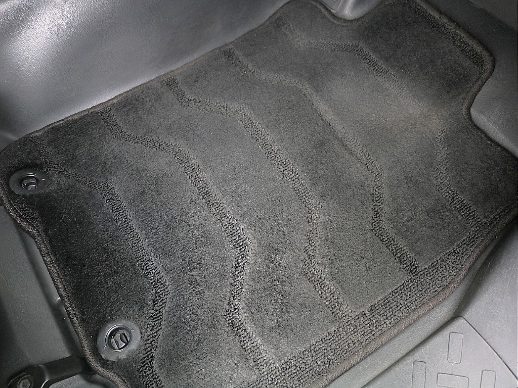 フロアマット。