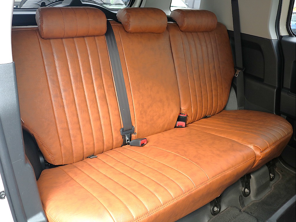 ２列目はゆったり座れる工夫がされております。