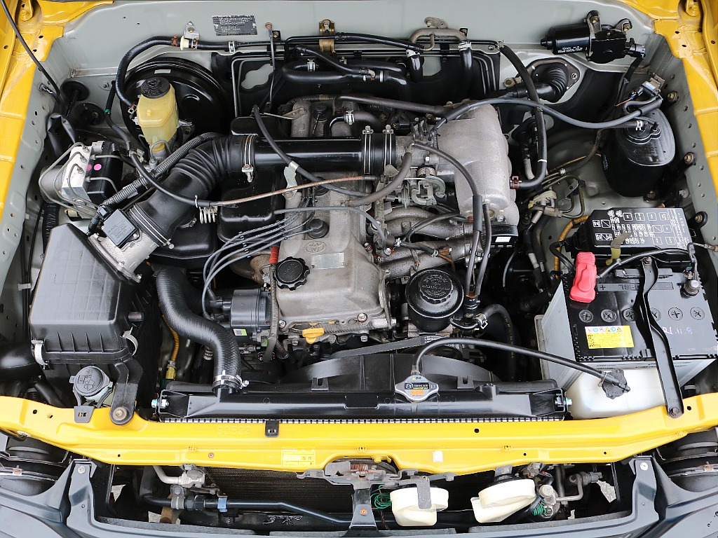 エンジンルームもこの通り綺麗な状態です。