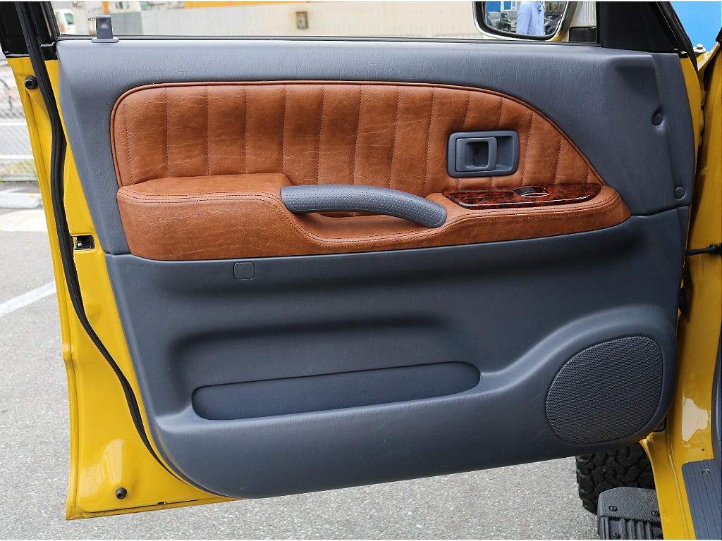 ドア内張りも張替え施工済み！！