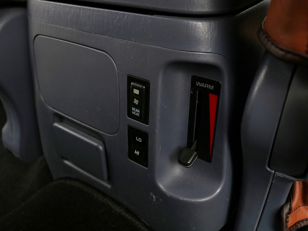 リアヒーター付きで後席も快適です♪