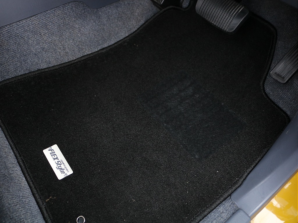 新品フロアマット装着済み！