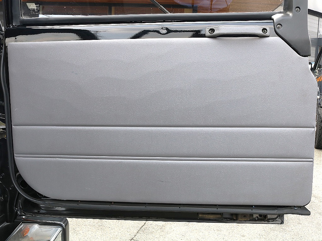 バックドア内張。