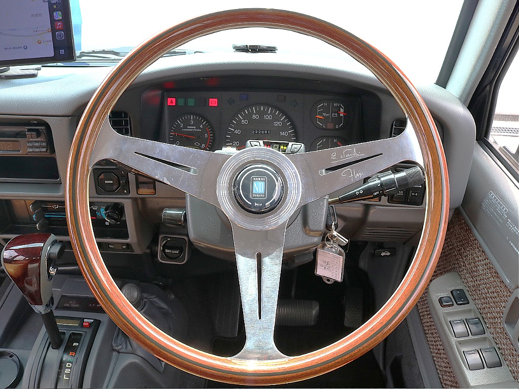 NARDIステアリング装着済み。