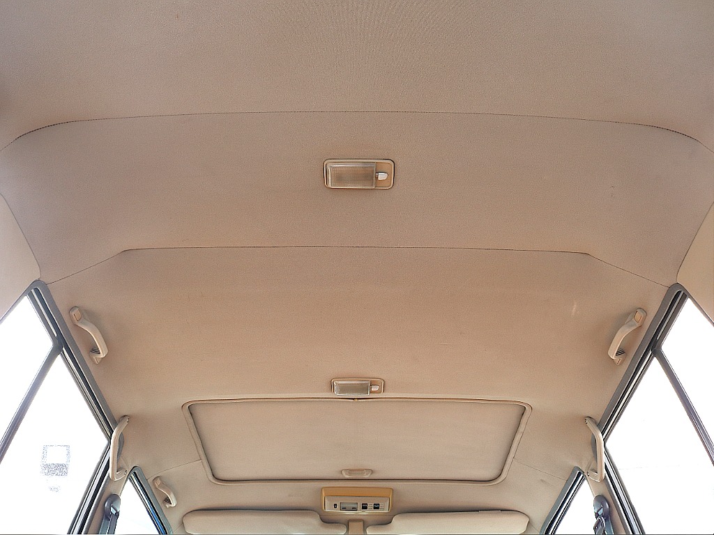 天張りもご覧のように綺麗な状態です。