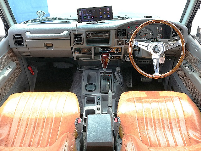 内装はグレー×ブラック。