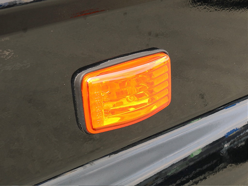 オレンジサイドマーカー。