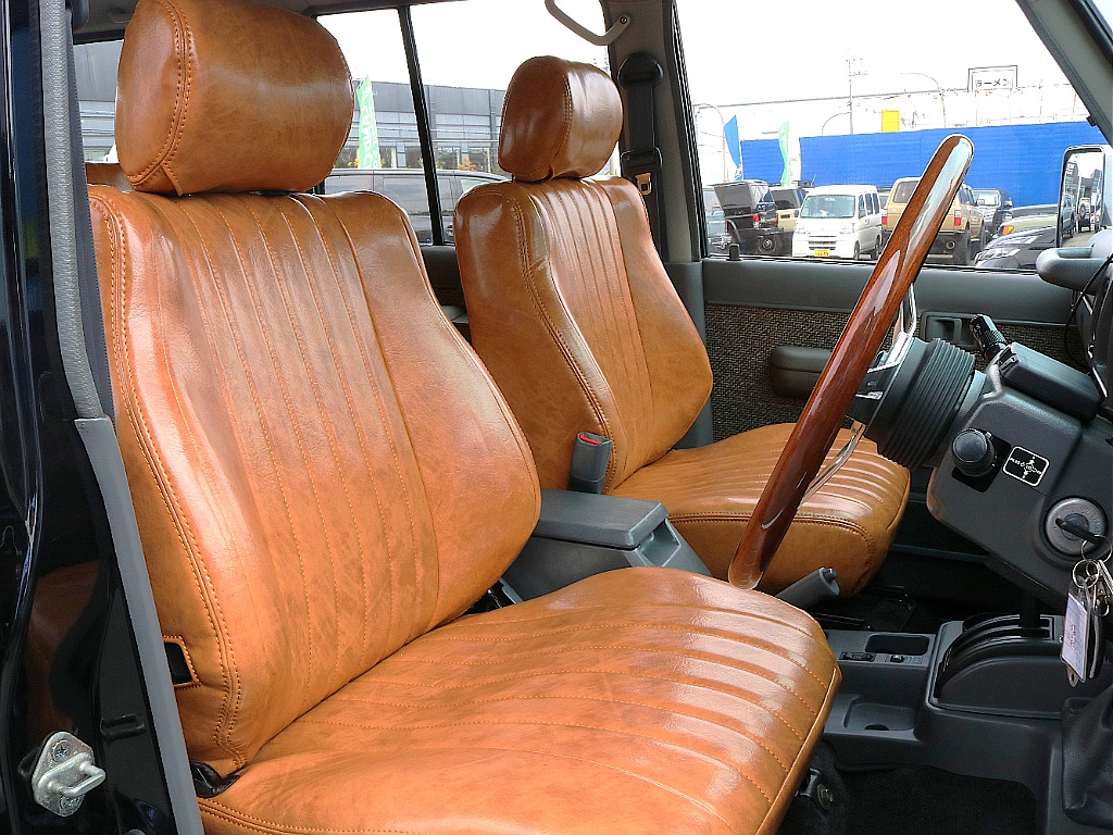 アンティークブラウンシートカバー装着済み。