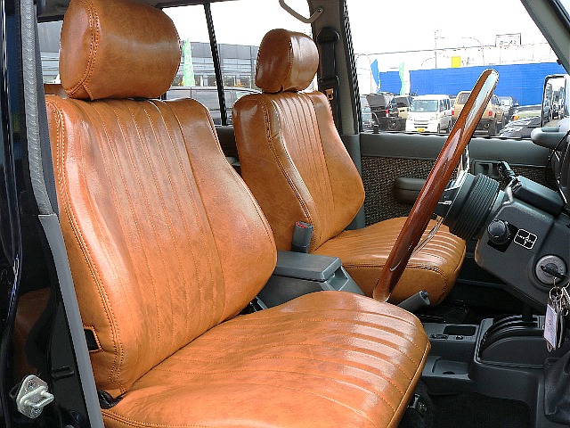 アンティークブラウンシートカバー装着済み。