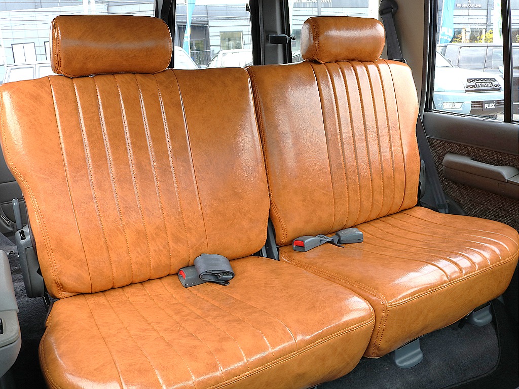 ２列目は分割で倒すことが可能です。