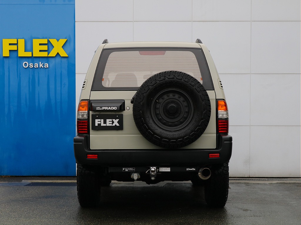 背面タイヤ付きでより四駆らしさがあります。