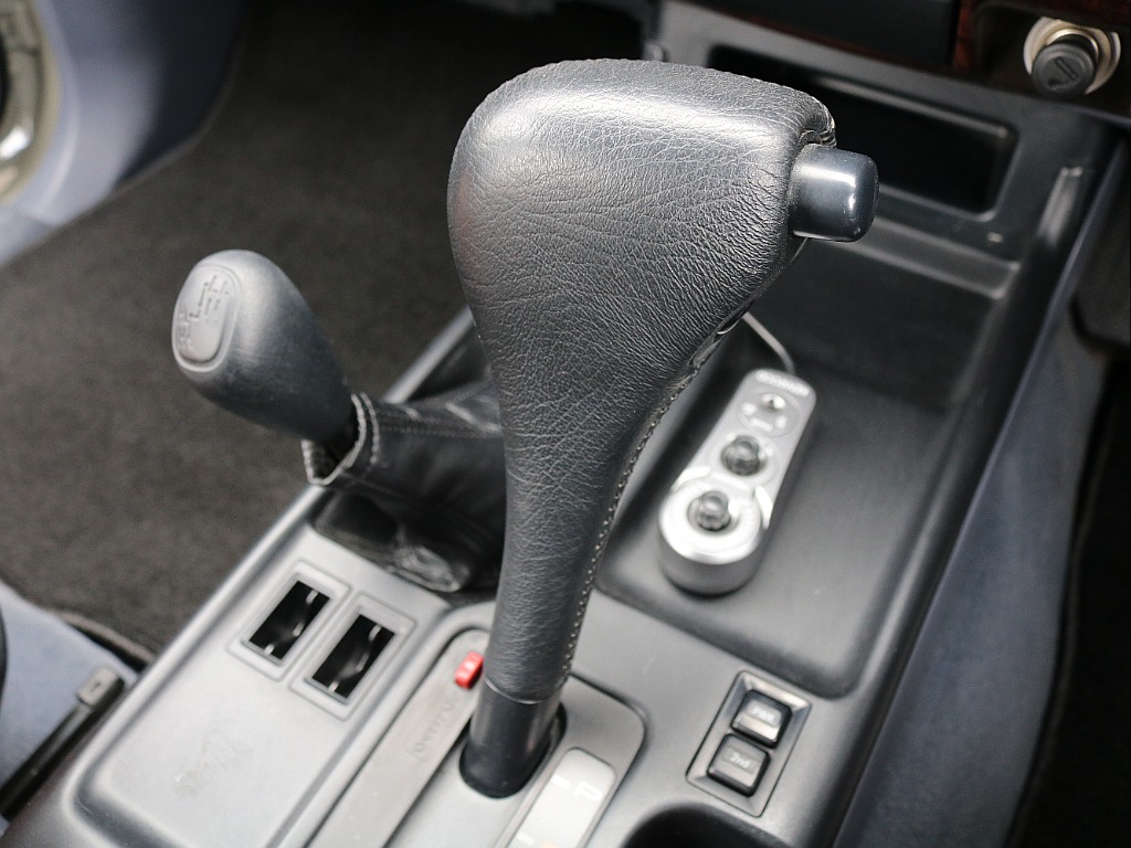 純正シフトノブ。