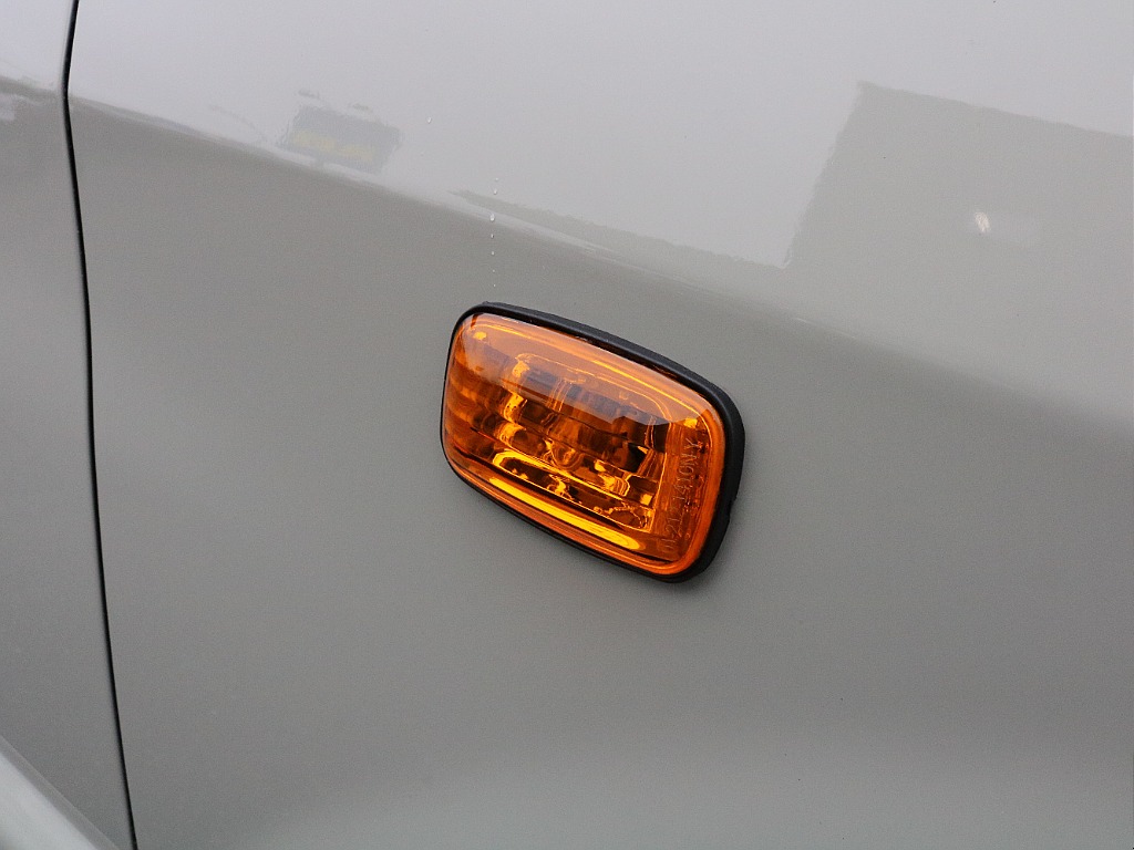 オレンジサイドマーカー。