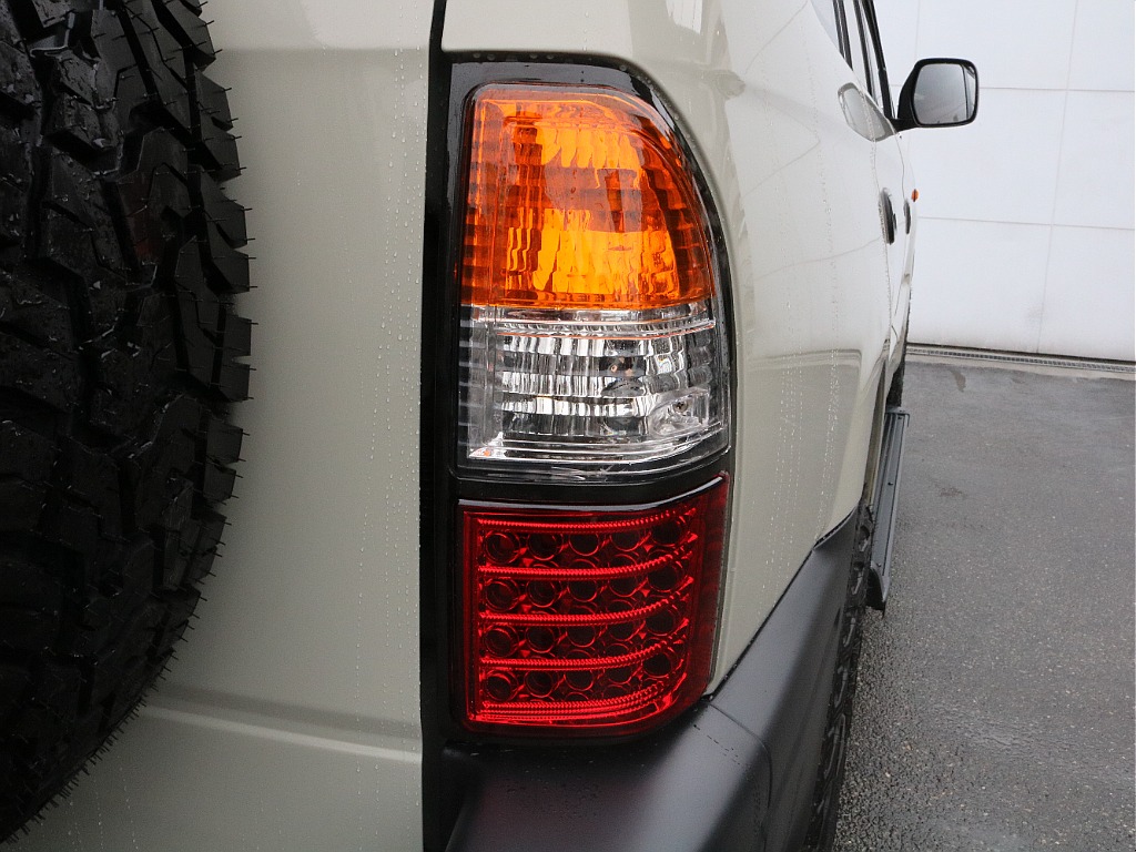 ワンオフ３色テール。