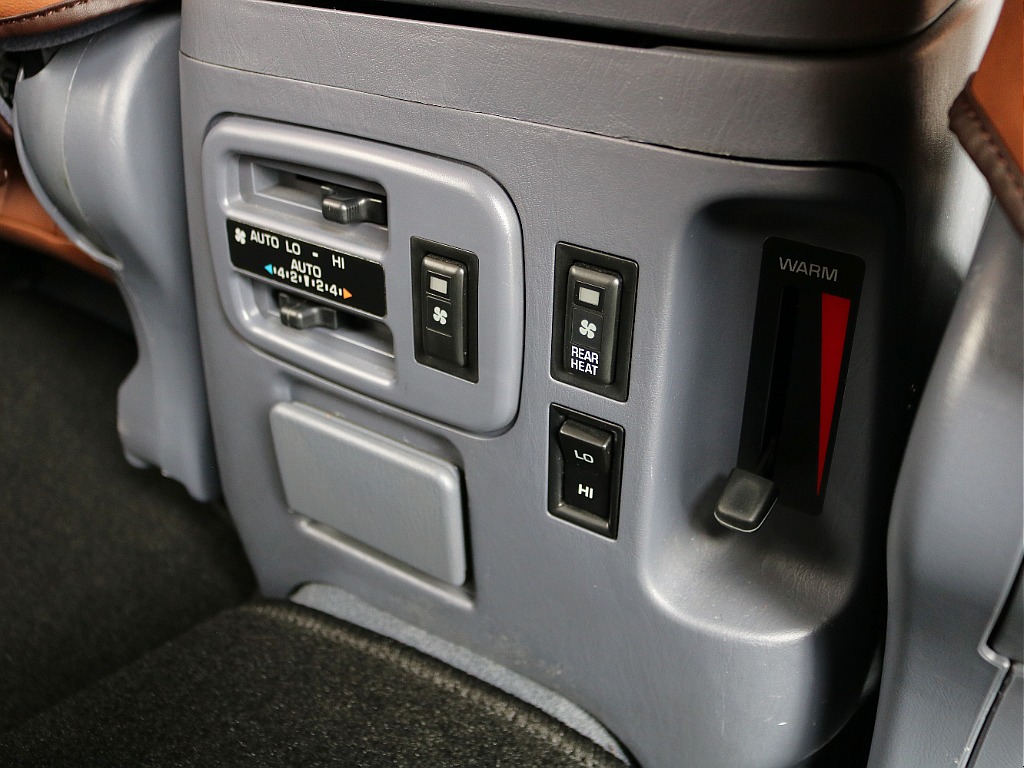 リアヒーター付き。