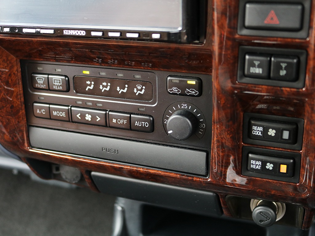 エアコンパネル。