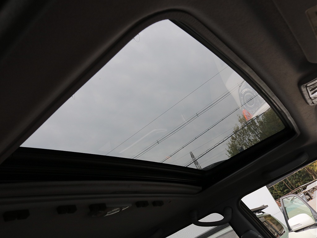 サンルーフ付き。